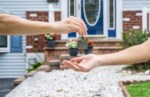 handing over keys to house iStock 590597190 1 legal advice for doctors